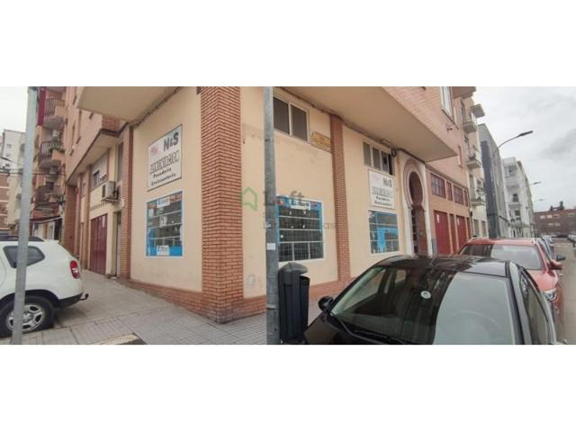 Local comercial en venta en Badajoz photo 0