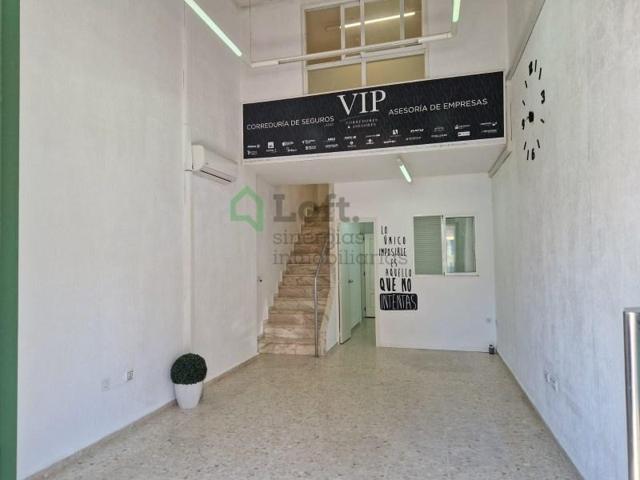 Local comercial en venta en Badajoz photo 0