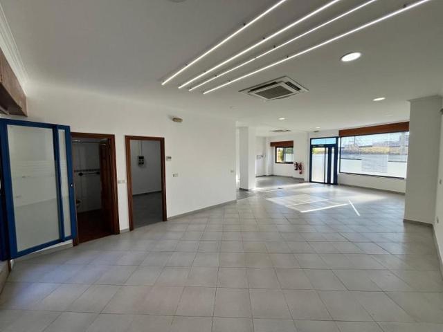 Planta baja en venta en Vigo, Lavadores photo 0