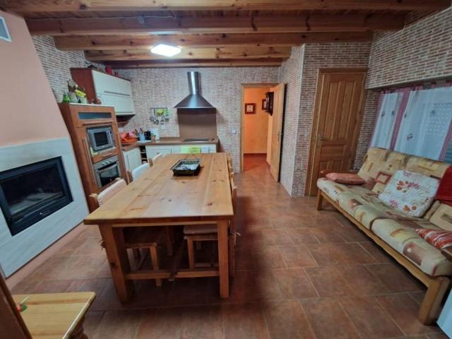 Casas de pueblo en venta en Fresno de la Vega, Morilla de los oteros photo 0