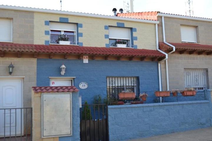 Adosada en venta en Villahermosa del Campo, Villahermosa del campo photo 0