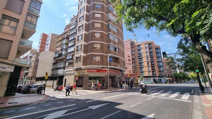 Local comercial en venta en Zaragoza, Tenor Fleta photo 0