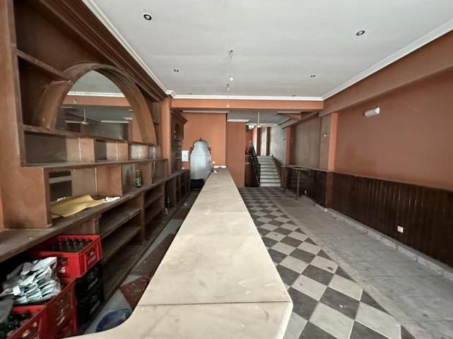Local comercial en venta en Oviedo, Oviedo photo 0