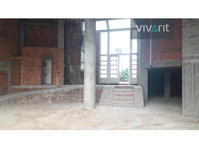 Local comercial en venta en Carral photo 0