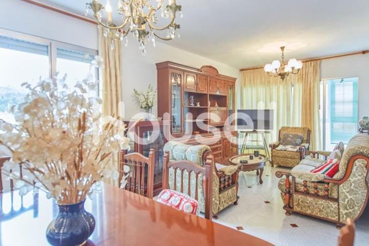 Piso en venta en Cervo photo 0