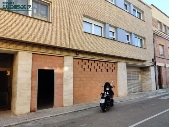 Local comercial en venta en Igualada, Barri del Sant Crist photo 0