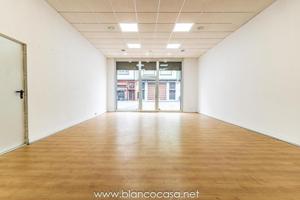 Local comercial en venta en Carballo, AVDA. FINISTERRE photo 0