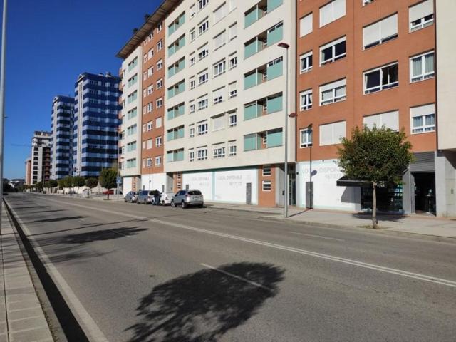 Local comercial en venta en Ponferrada, La rosaleda photo 0