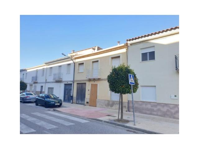 Casa en venta en Agullent photo 0