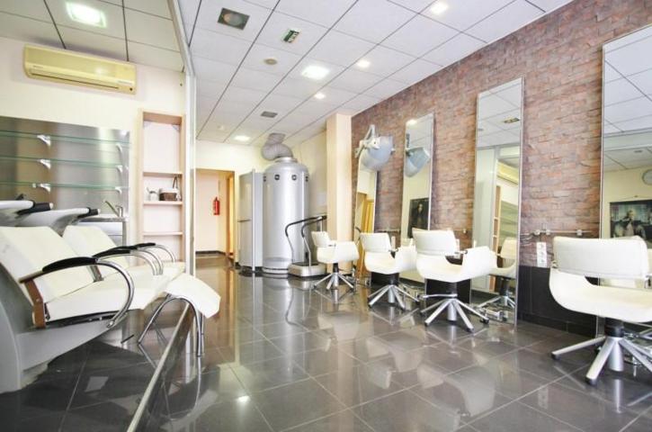 Local comercial en venta en Catarroja, Catarroja photo 0