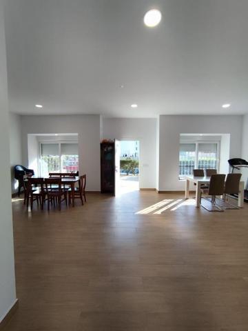 Local comercial en venta en Algeciras, San Bernabé photo 0