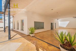 Local comercial en venta en Arcos de la Frontera, CENTRO photo 0