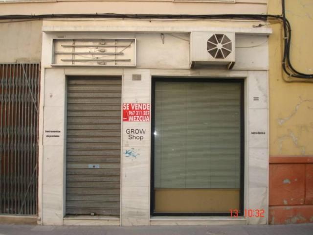 Local comercial en venta en Almansa, Centro photo 0