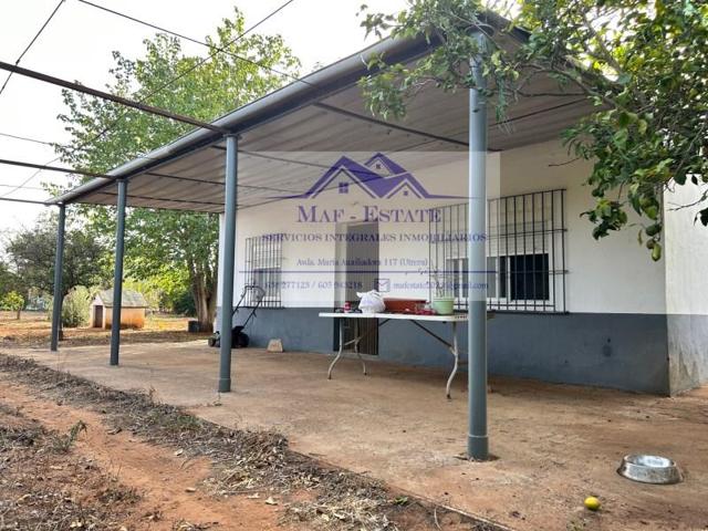 Casa con terreno en venta en Utrera photo 0