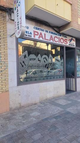 Local comercial en venta en Valdepeñas, Paseo Luis Palacios photo 0