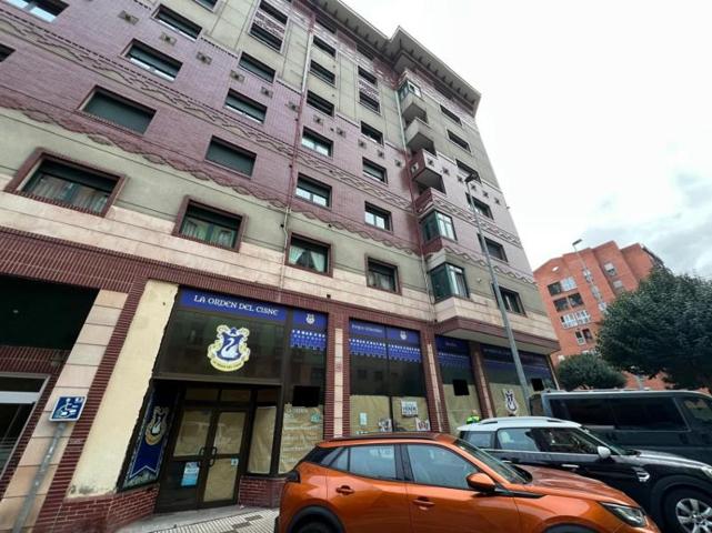 Local comercial en venta en Avilés, Avilés photo 0