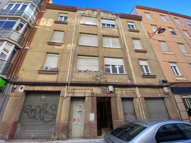 Piso en venta en León, San Claudio photo 0