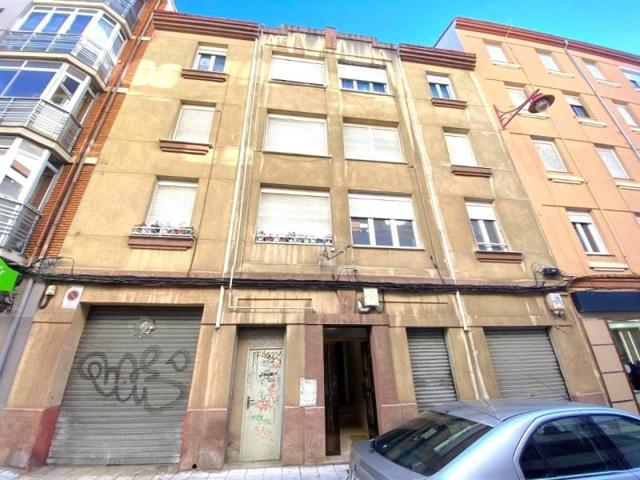 Piso en venta en León, San Claudio photo 0