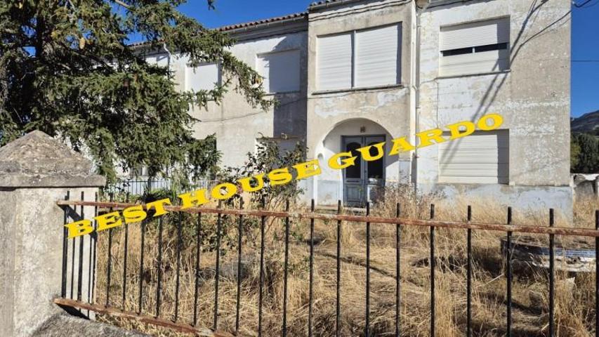 Chalet en venta en Castrejón de la Peña, Northern spain photo 0