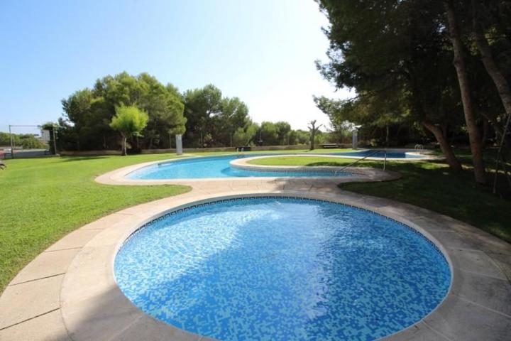 Apartamento en venta en Orihuela Costa, Altos de Campoamor photo 0