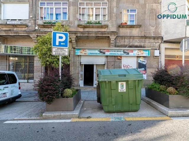Local comercial en venta en Vigo, Centro photo 0
