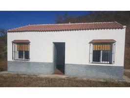 Casa con terreno en venta en Casabermeja photo 0