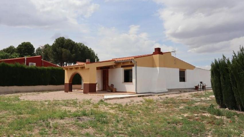 Chalet en venta en Tobarra, Castilla la mancha photo 0