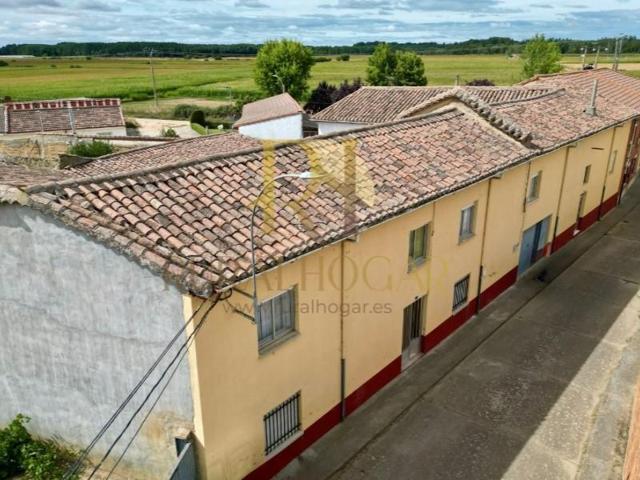 Casa en venta en Fresno de la Vega photo 0