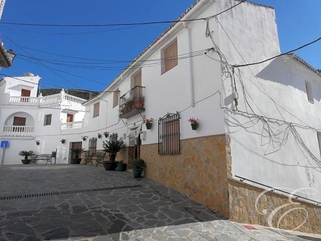 Chalet en venta en Salares photo 0