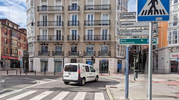 Local comercial en venta en Santander, Centro photo 0