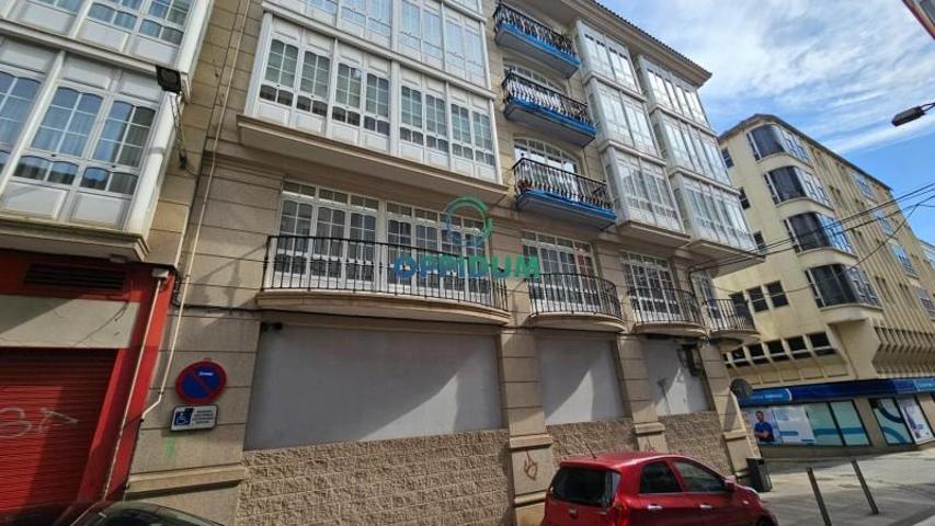 Local comercial en venta en Ferrol, Centro photo 0