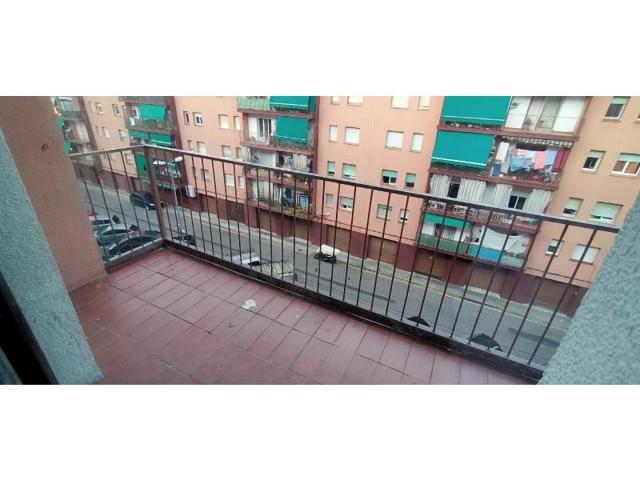 Piso en venta en Salt photo 0