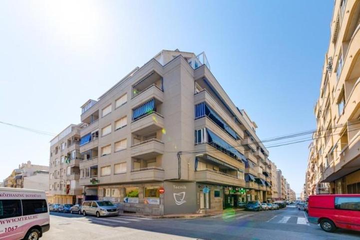 Apartamento en venta en Torrevieja, Playa del cura photo 0