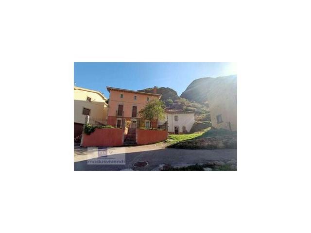 Casas de pueblo en venta en Boca de Huérgano photo 0
