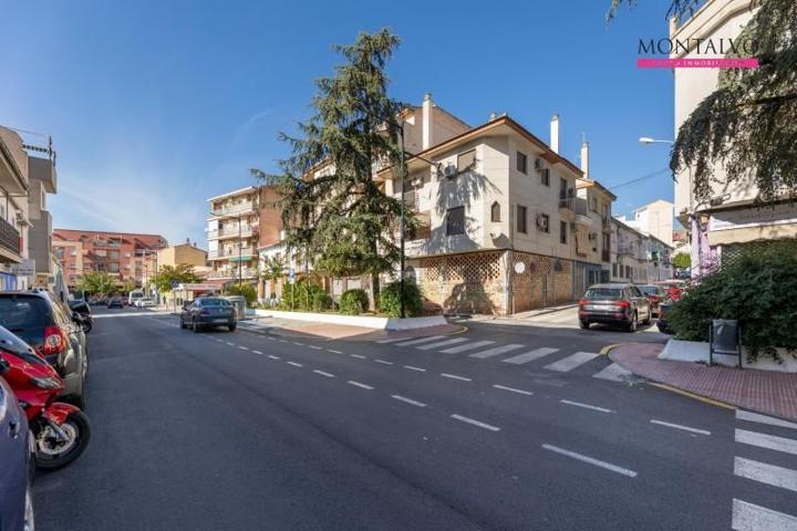 Local comercial en venta en Atarfe, Zona iliberis photo 0