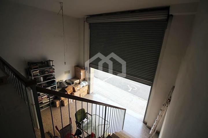 Local comercial en venta en Terrassa photo 0