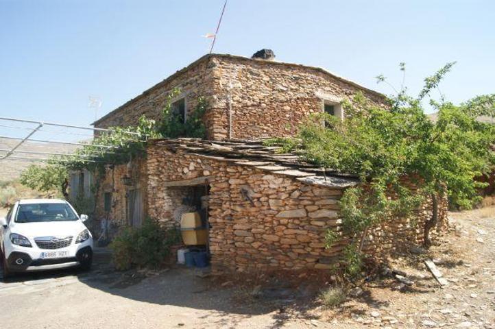 Casa con terreno en venta en Señés photo 0
