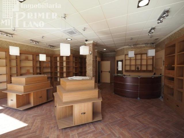 Local comercial en venta en Tomelloso, Ciudad Real - Tomelloso photo 0
