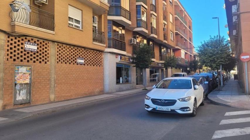 Local comercial en venta en Puertollano, GRAN CAPITAN photo 0