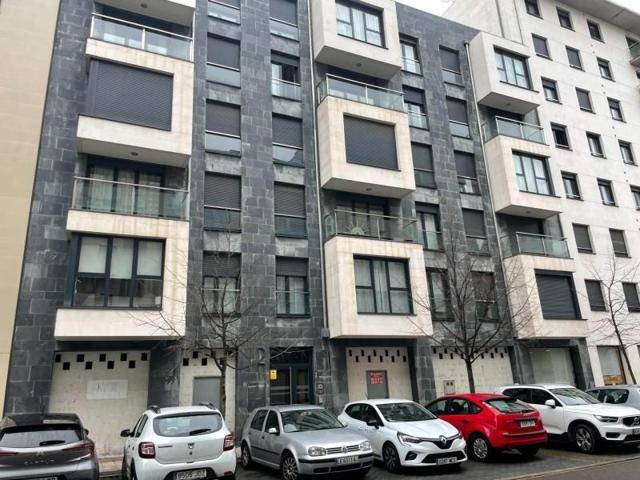 Local comercial en venta en León, La Chantría photo 0