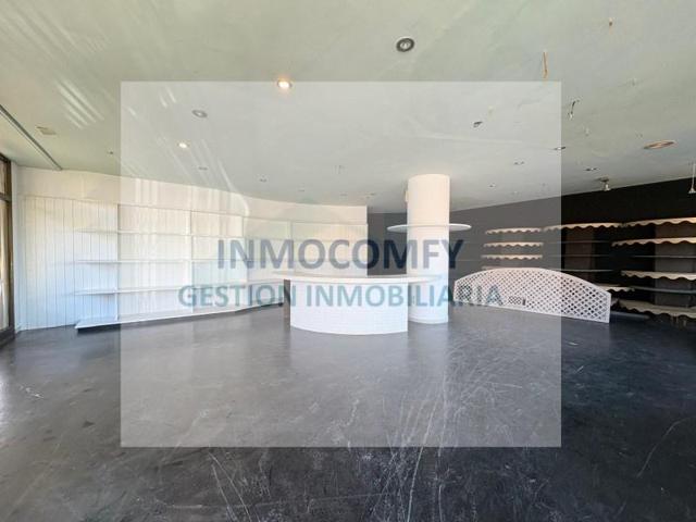 Local comercial en venta en La Bisbal d'Empordà photo 0