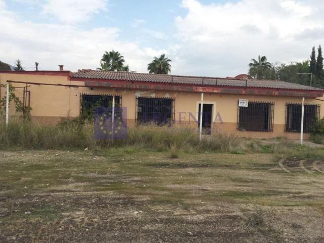 Local comercial en venta en Torre de Santa María photo 0