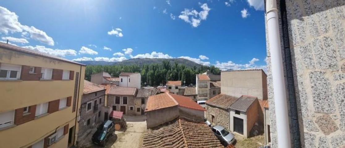 Chalet en venta en Navaluenga photo 0