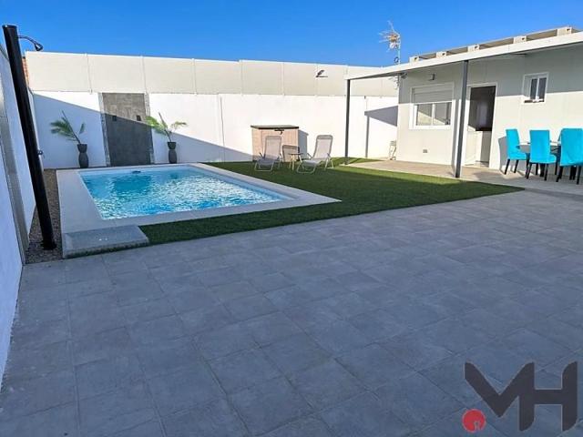 Casa con terreno en venta en Dos Hermanas, Calle Cantaelgallo, 41702 photo 0