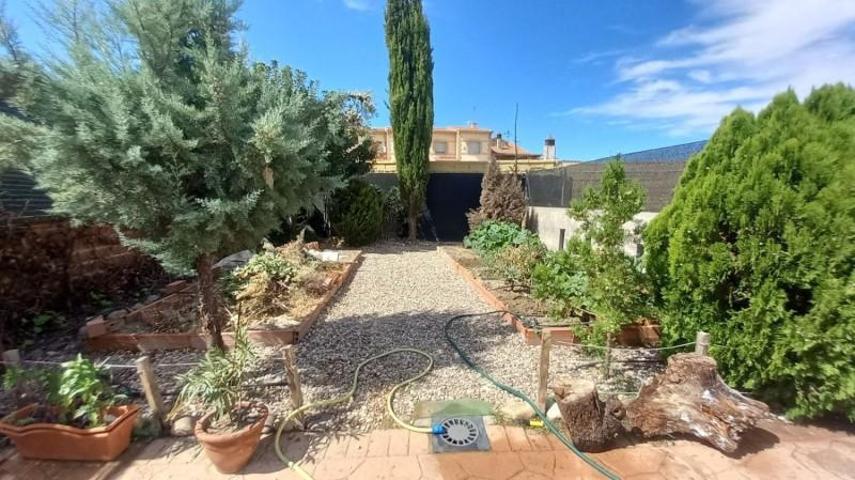 Adosada en venta en Erustes, Toledo photo 0