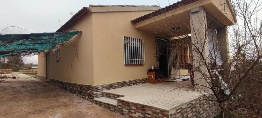 Casa en venta en Estremera photo 0