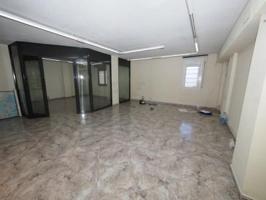 Local comercial en venta en Terrassa, Cementiri Vell photo 0