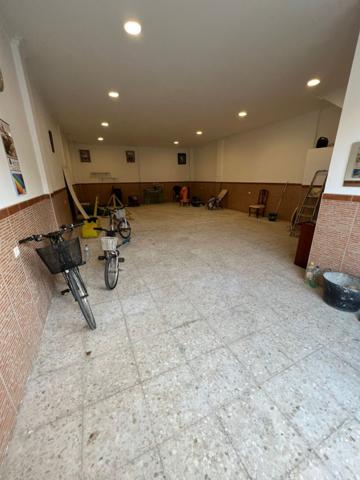 Local comercial en venta en Utrera, Calle Real photo 0