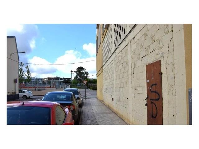 Local comercial en venta en Badajoz photo 0