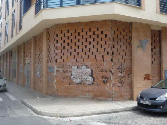 Local comercial en venta en Alzira, Benito Perez Galdos photo 0